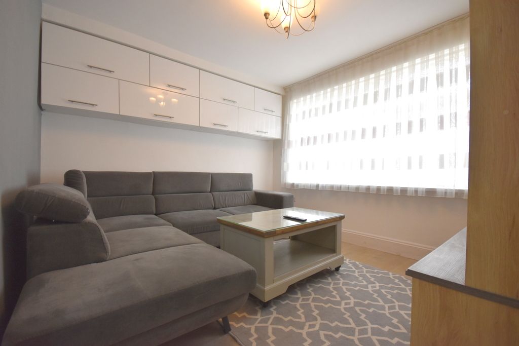 Property photo 1 of 12 Lounge