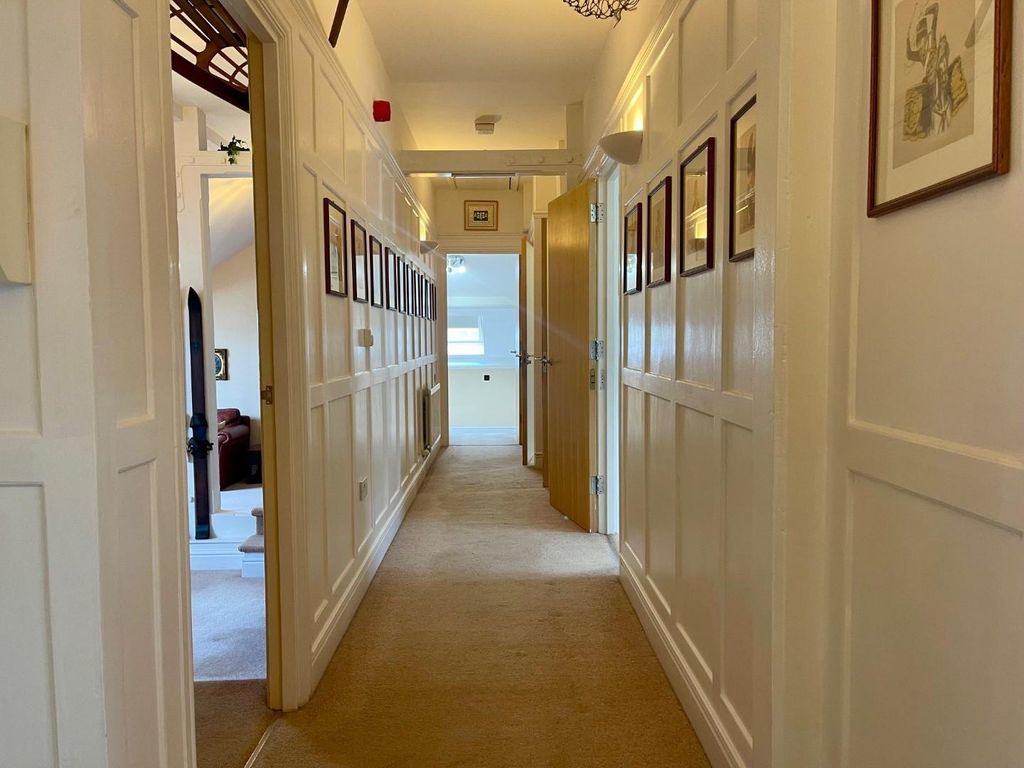 Property photo 2 of 20 Entrance Hall