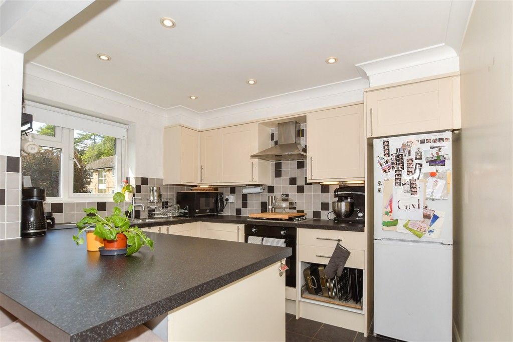 Property photo 2 of 11 Kitchen