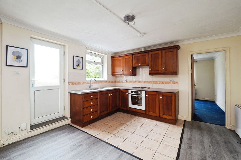 Property photo 3 of 15 Kitchen