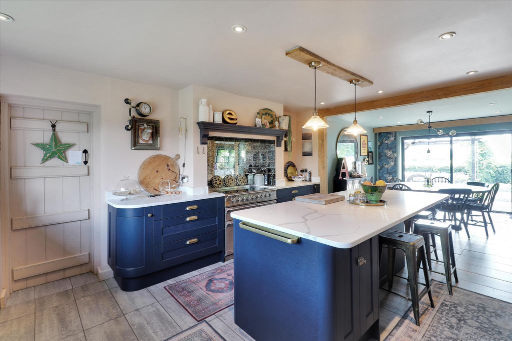 Property photo 2 of 21 Image