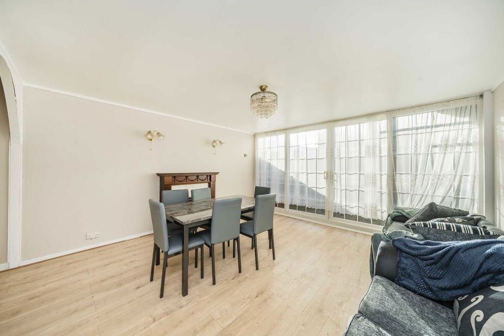 Property photo 2 of 5