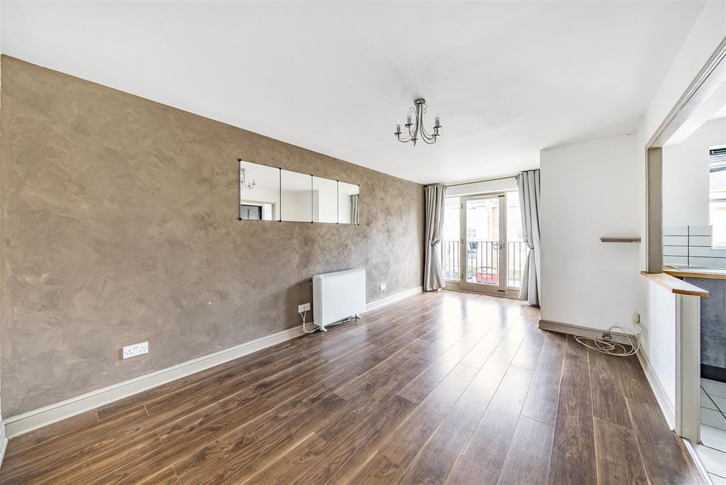 Property photo 3 of 9