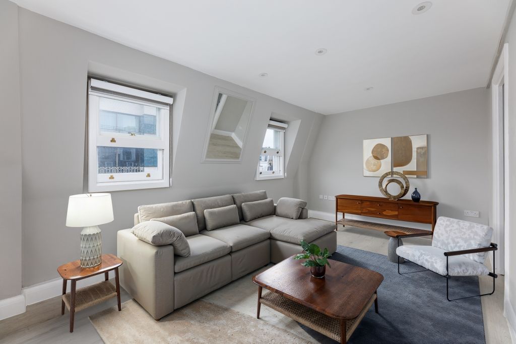 Property photo 1 of 7 Wesbourne Grove 3...