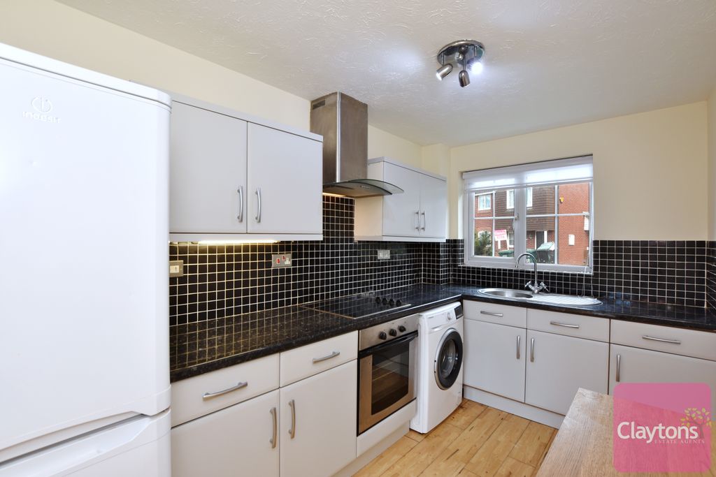 Property photo 2 of 6 Kitchen