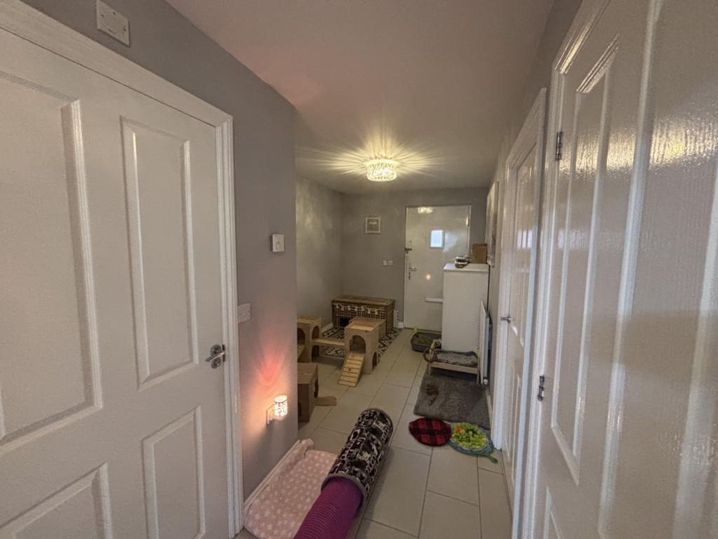 Property photo 2 of 12 Entrance Hall