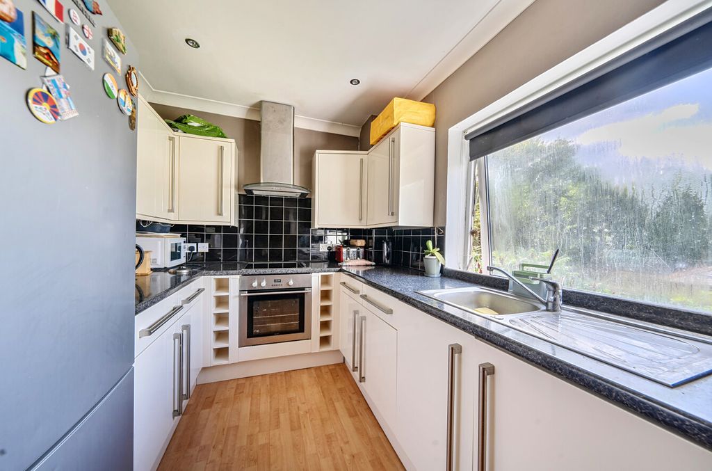 Property photo 3 of 20 1347654-9-68Baf22...
