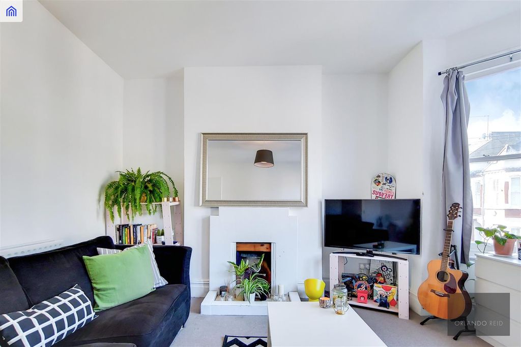 Property photo 2 of 11