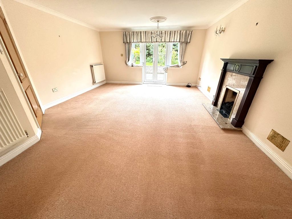 Property photo 2 of 21