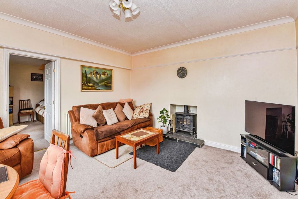 Property photo 3 of 20