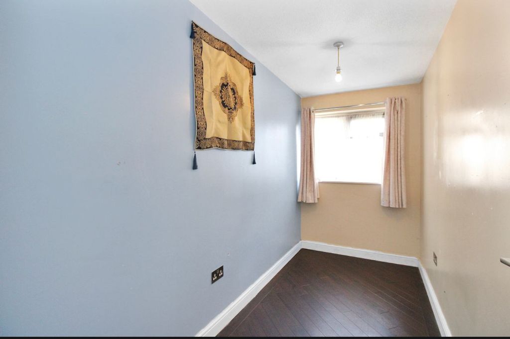 Property photo 3 of 8 2047