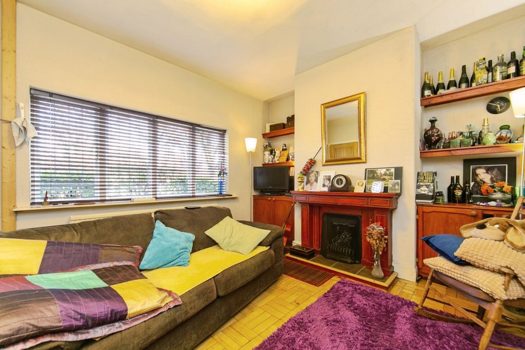 Property photo 2 of 13 Lounge