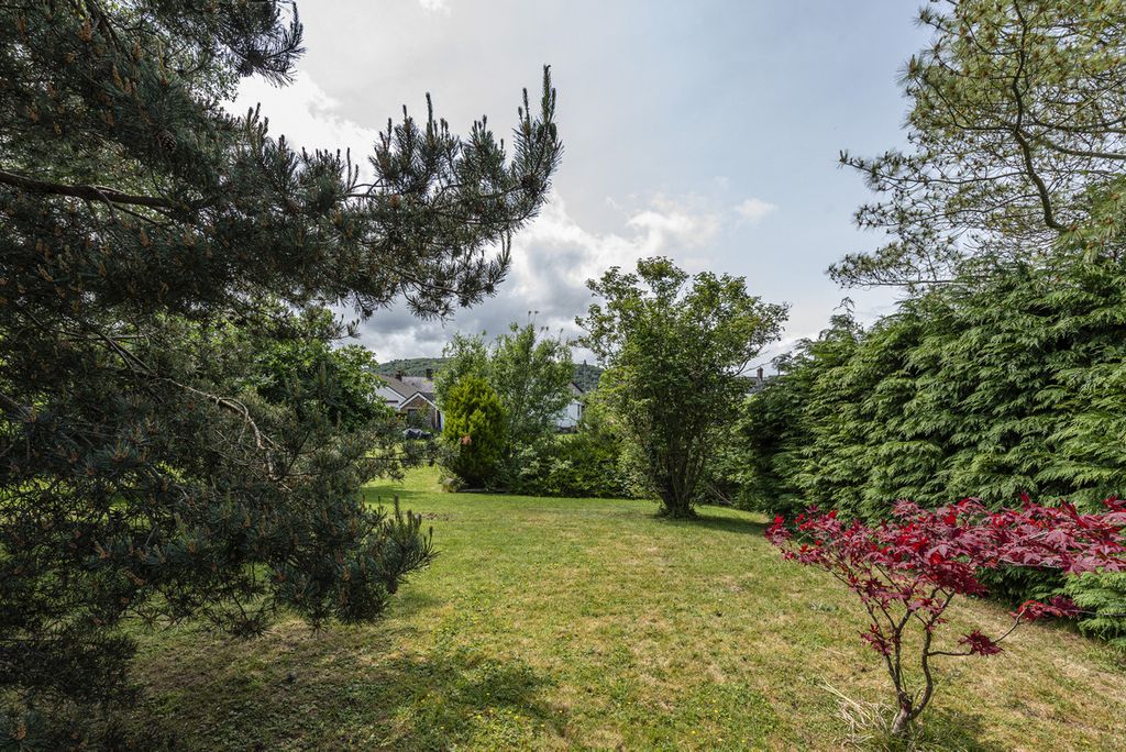 Property photo 2 of 28