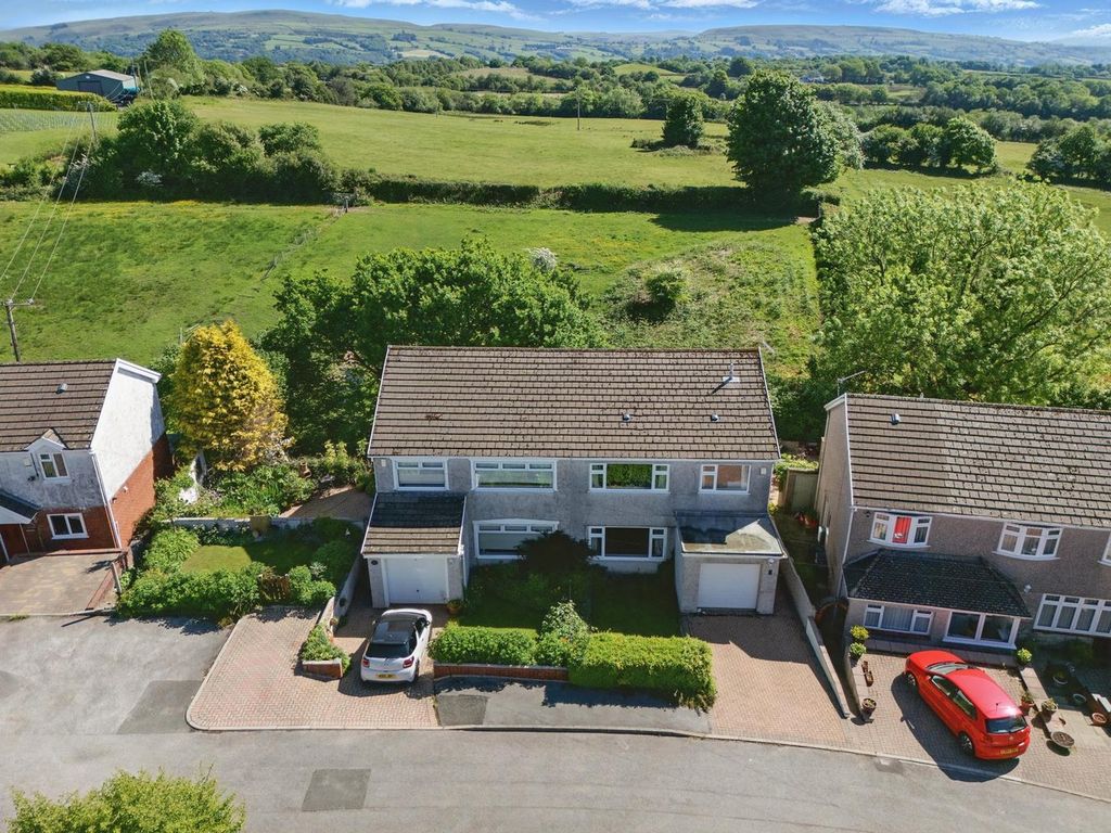Property photo 2 of 35