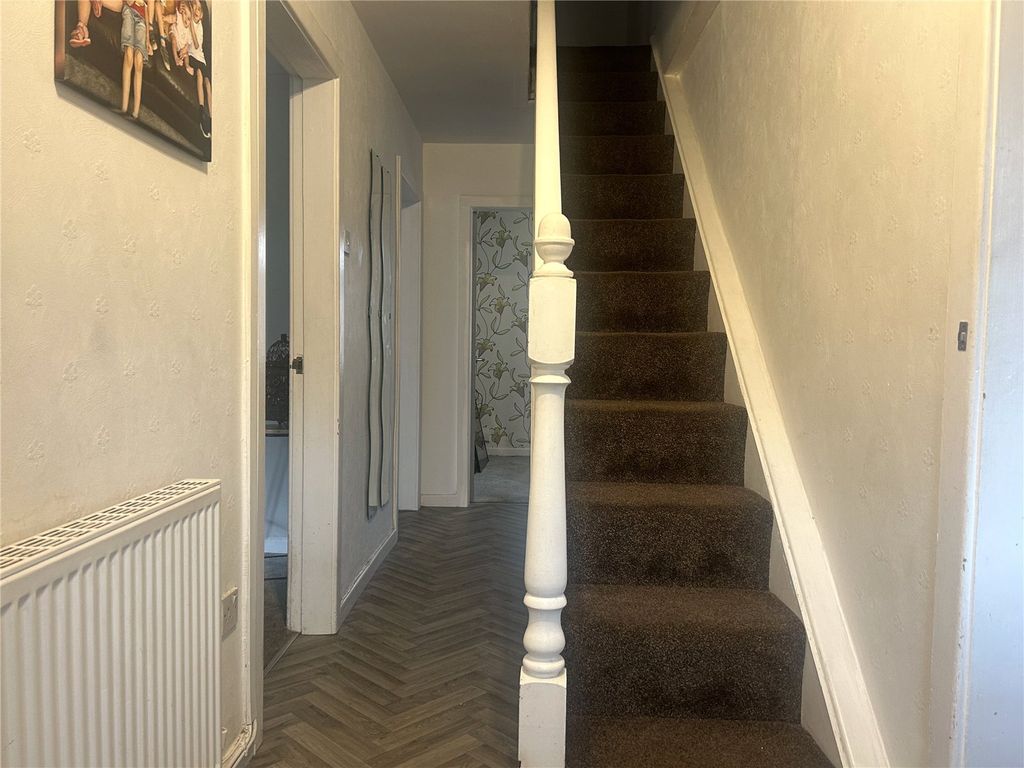 Property photo 3 of 18 Extrance Hallway