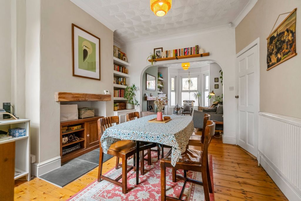 Property photo 3 of 24