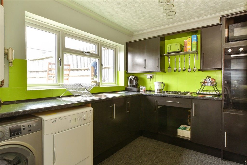 Property photo 2 of 10 Kitchen