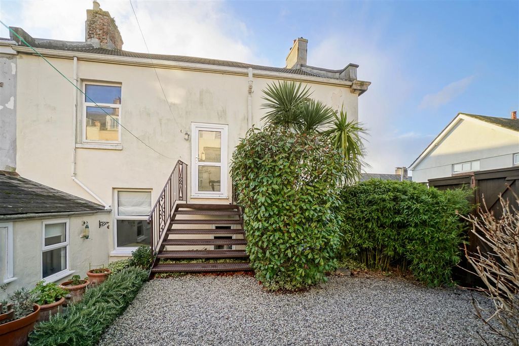 Property photo 1 of 9 Exterior