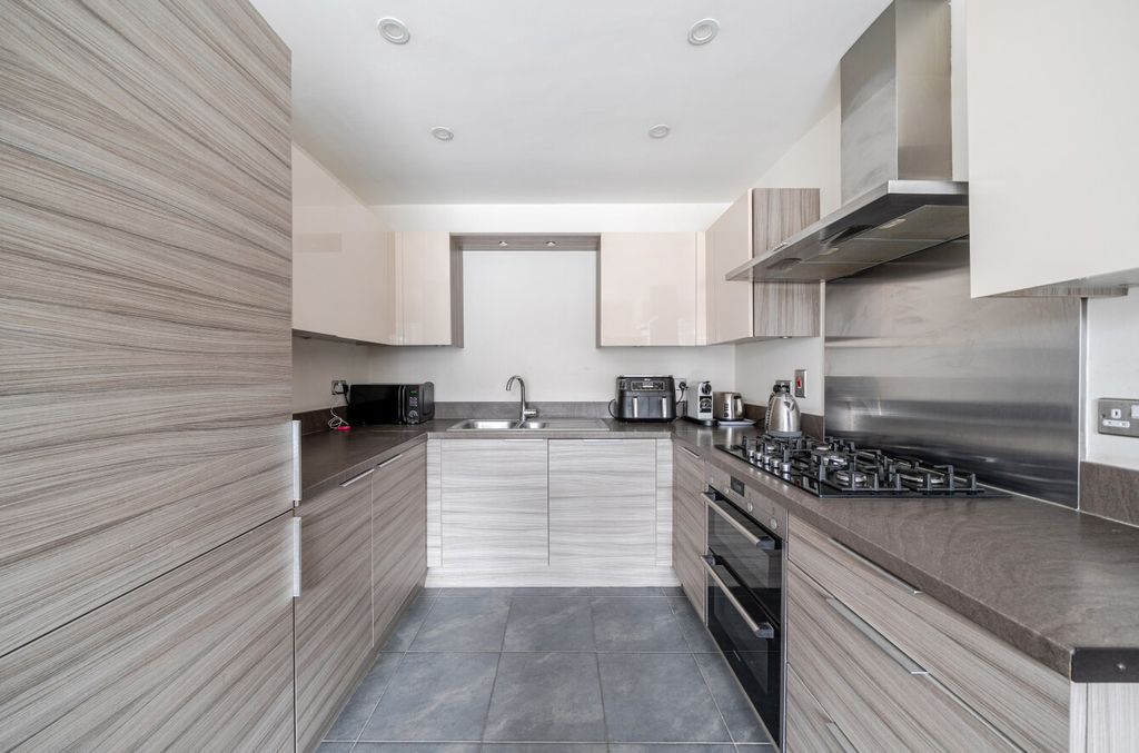 Property photo 3 of 24 Picture 3