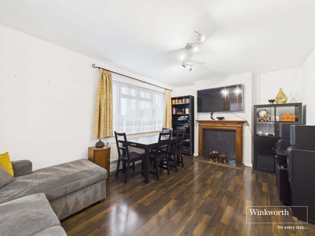 Property photo 2 of 8 Lounge