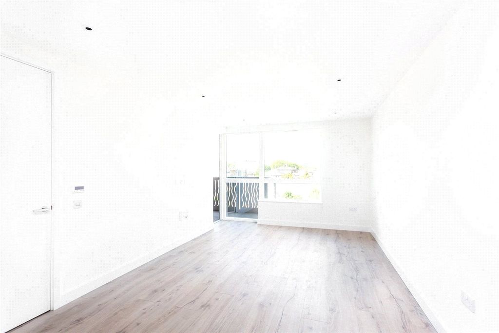 Property photo 2 of 12 Picture No. 15