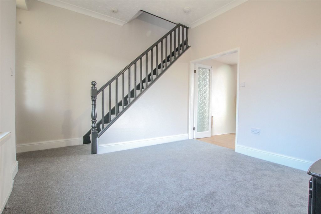 Property photo 3 of 21 Lounge