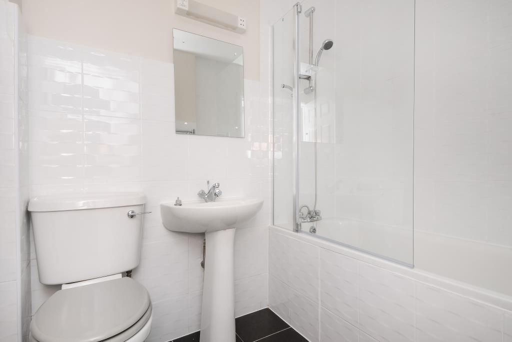 Property photo 3 of 10 Bathroom
