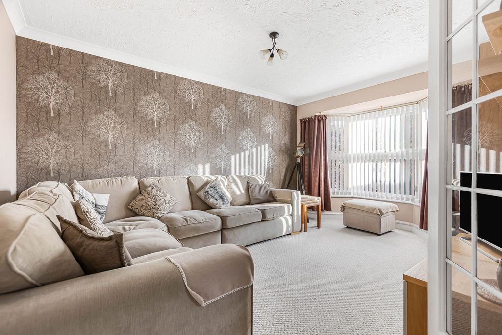 Property photo 2 of 33