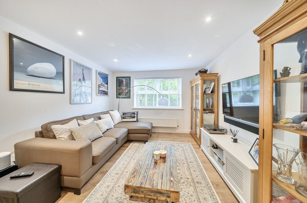 Property photo 3 of 15 1459974-18-6A0724...