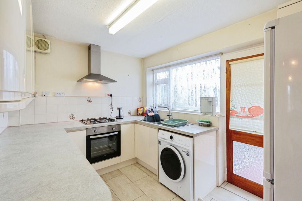 Property photo 3 of 11