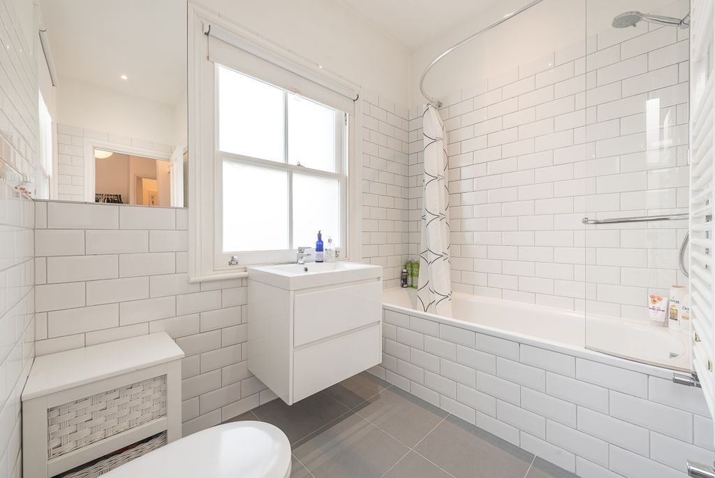 Property photo 3 of 7 Bath