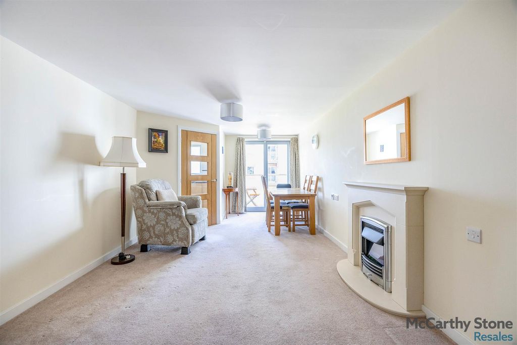 Property photo 2 of 23 21Fcliving.Jpg