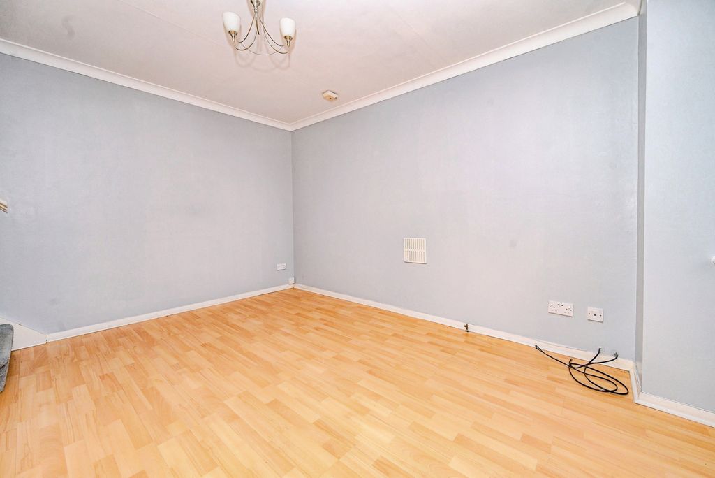 Property photo 3 of 11 Photo