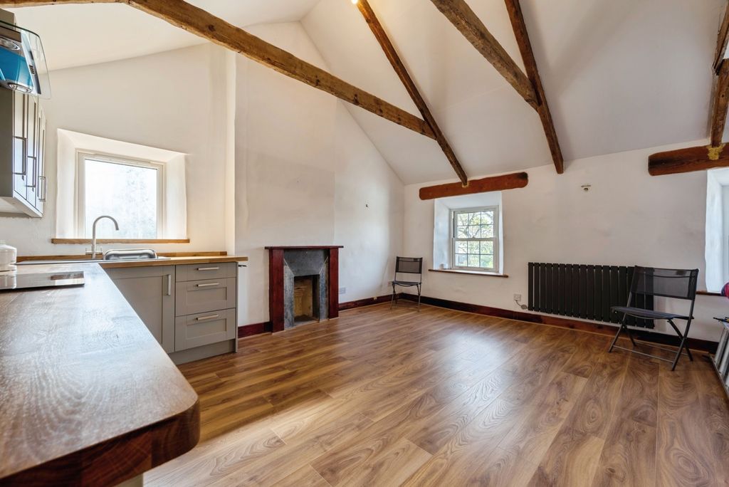 Property photo 2 of 10 Photo