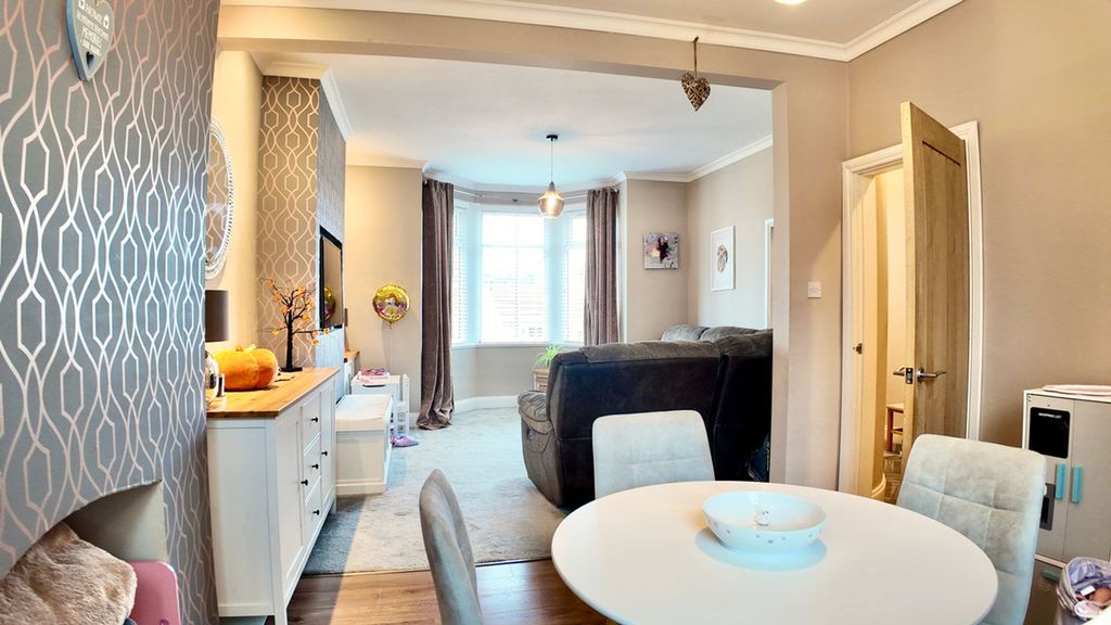 Property photo 2 of 32