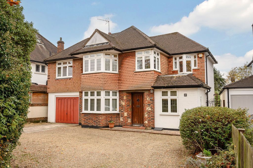 Property photo 1 of 32