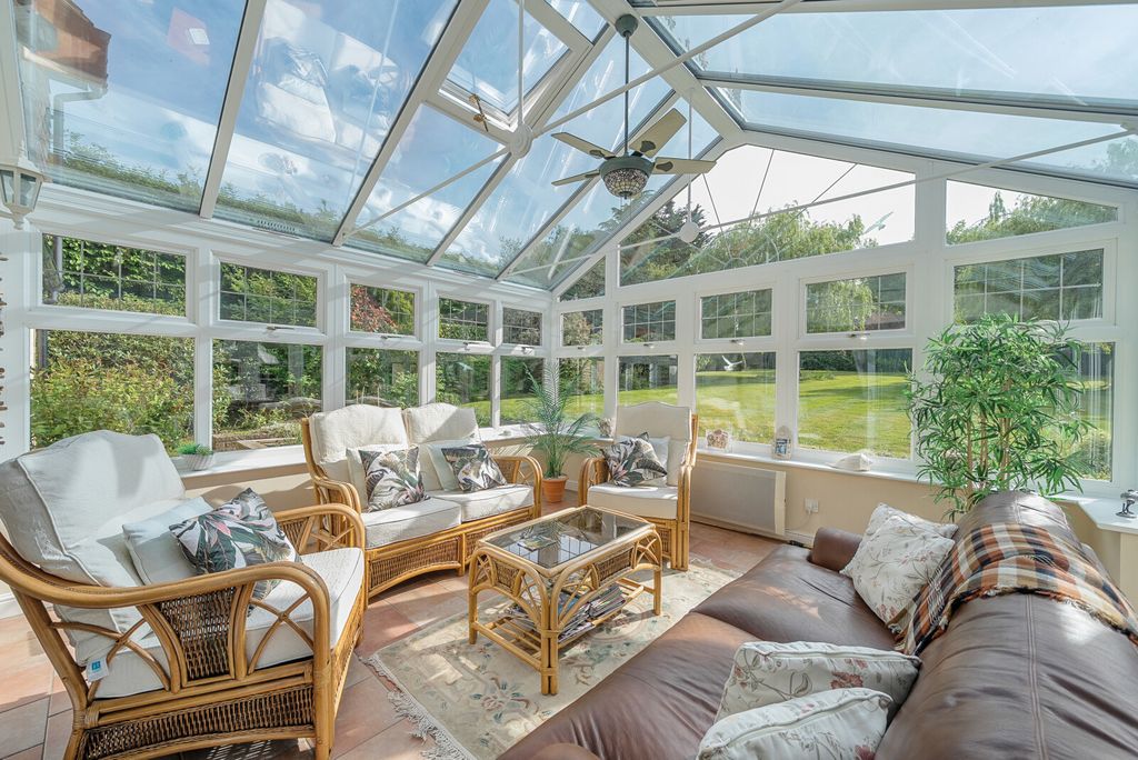 Property photo 3 of 22 Conservatory