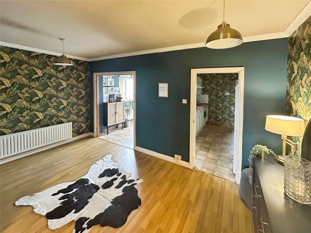 Property photo 3 of 23 Dining Area