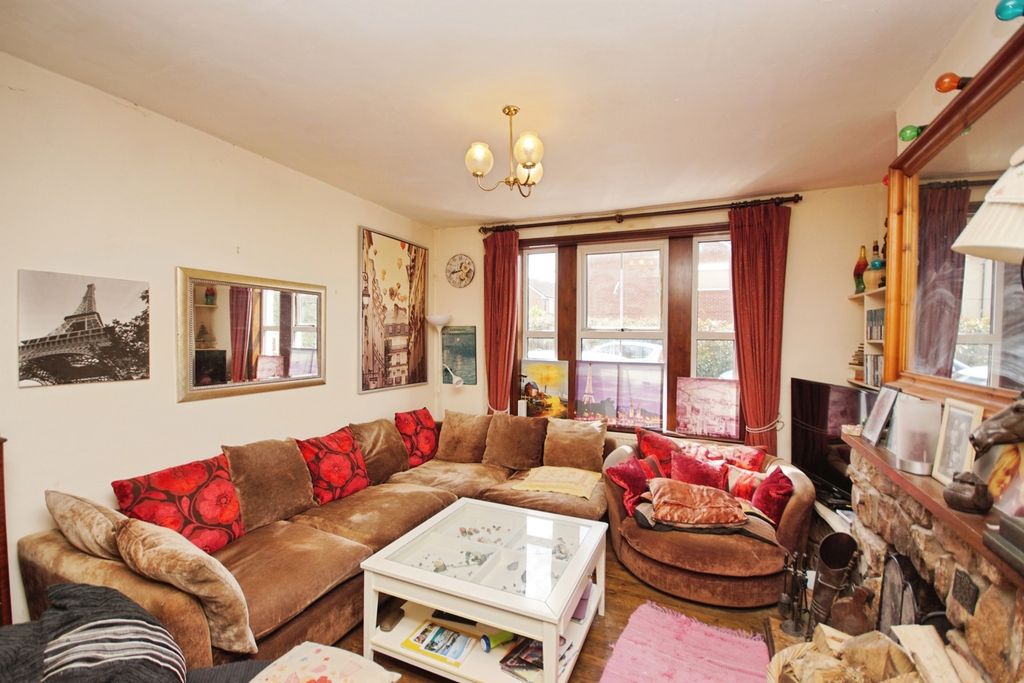 Property photo 2 of 17 Photo