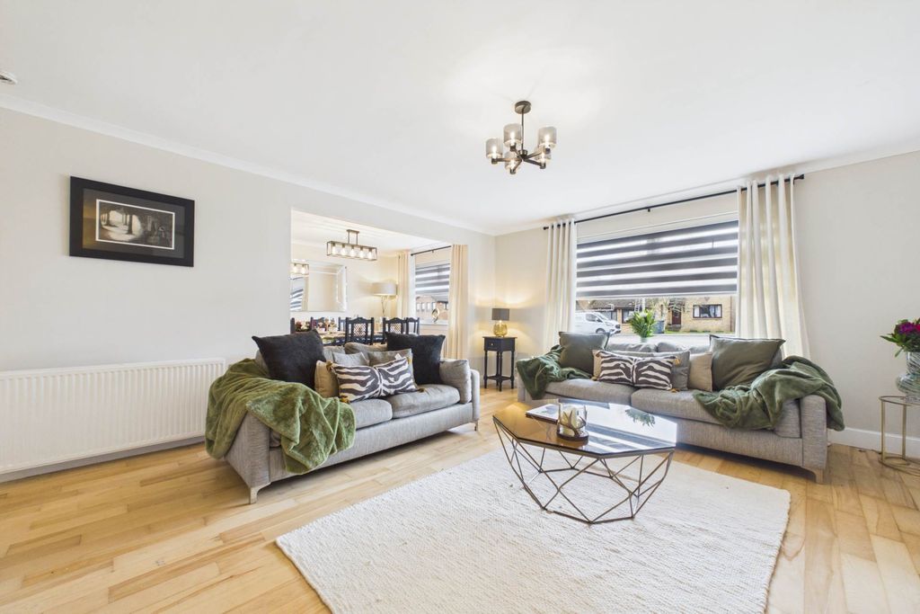 Property photo 2 of 33