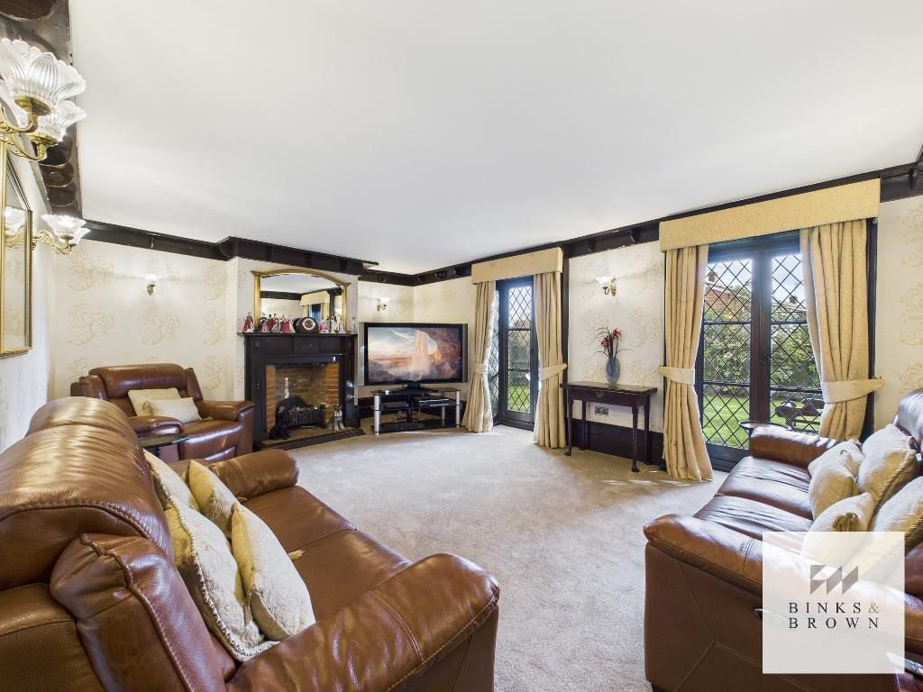 Property photo 2 of 36