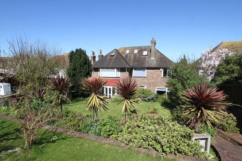 Property photo 1 of 24