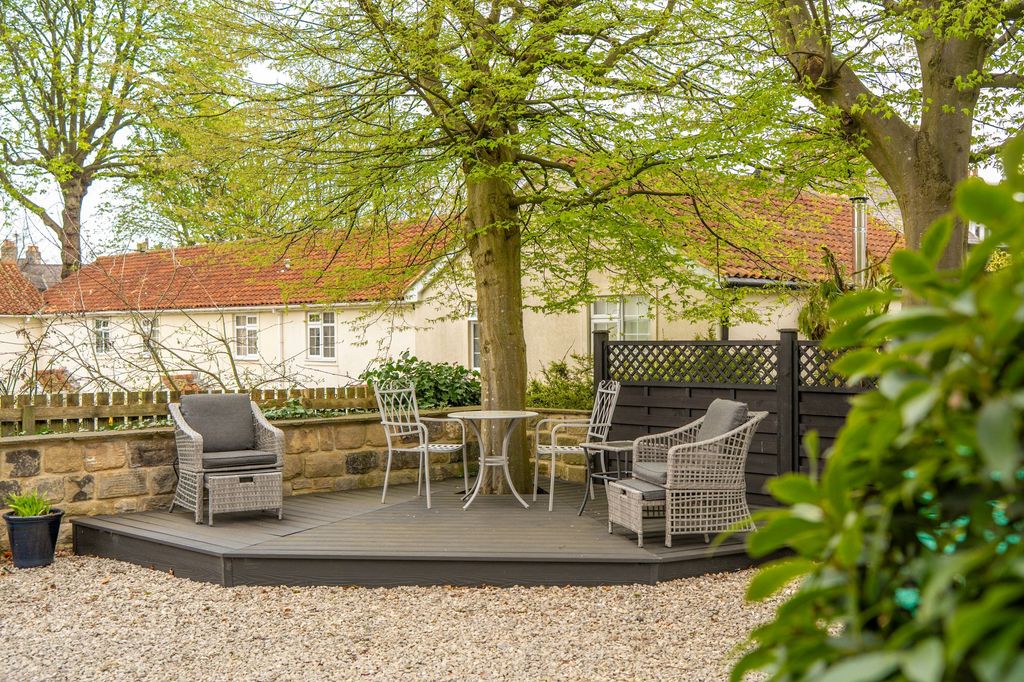 Property photo 3 of 26