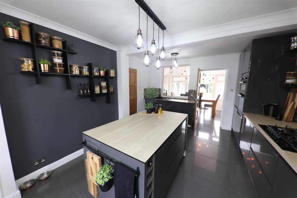 Property photo 2 of 11 Kitchen/Diner