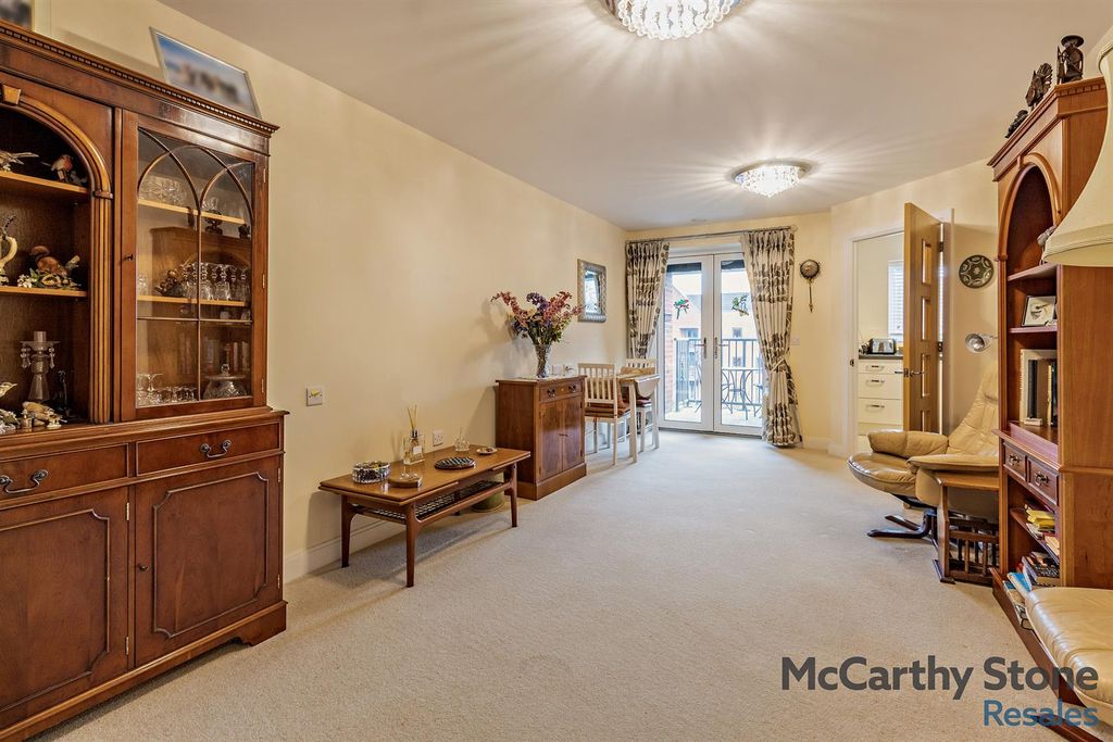 Property photo 3 of 24 8674839-Interior01-800.Jpg