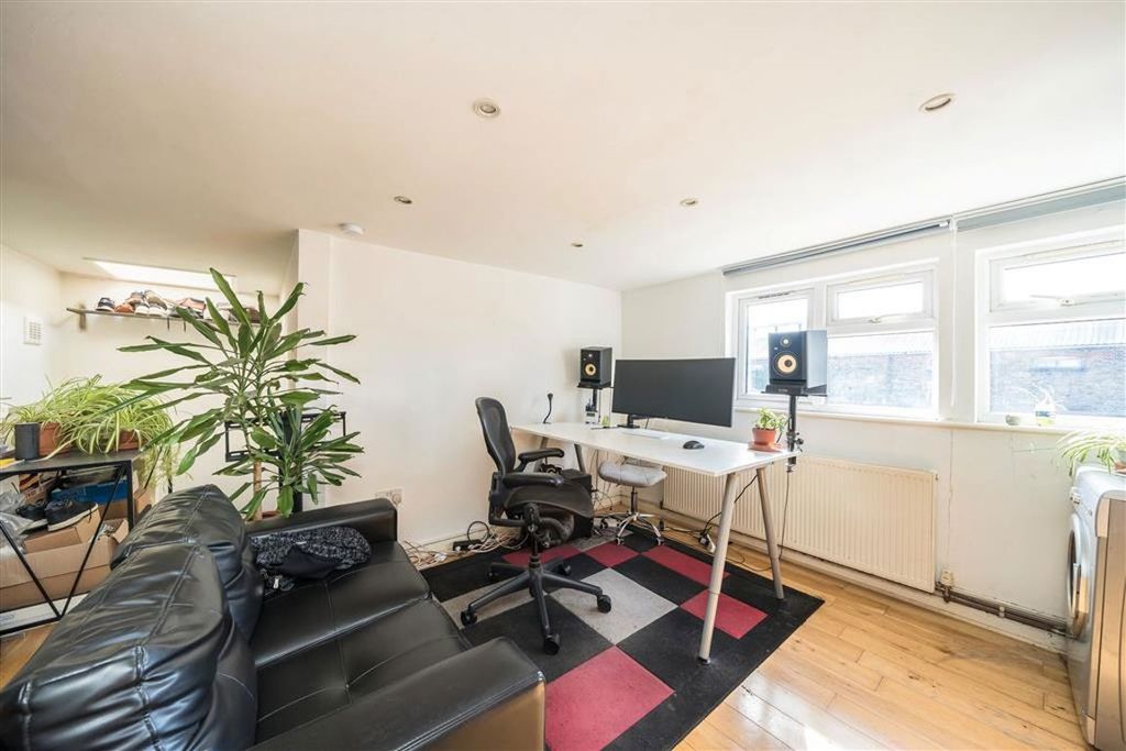 Property photo 3 of 6