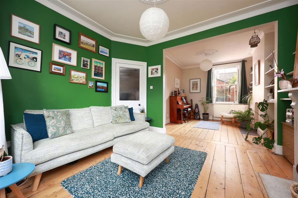Property photo 2 of 18