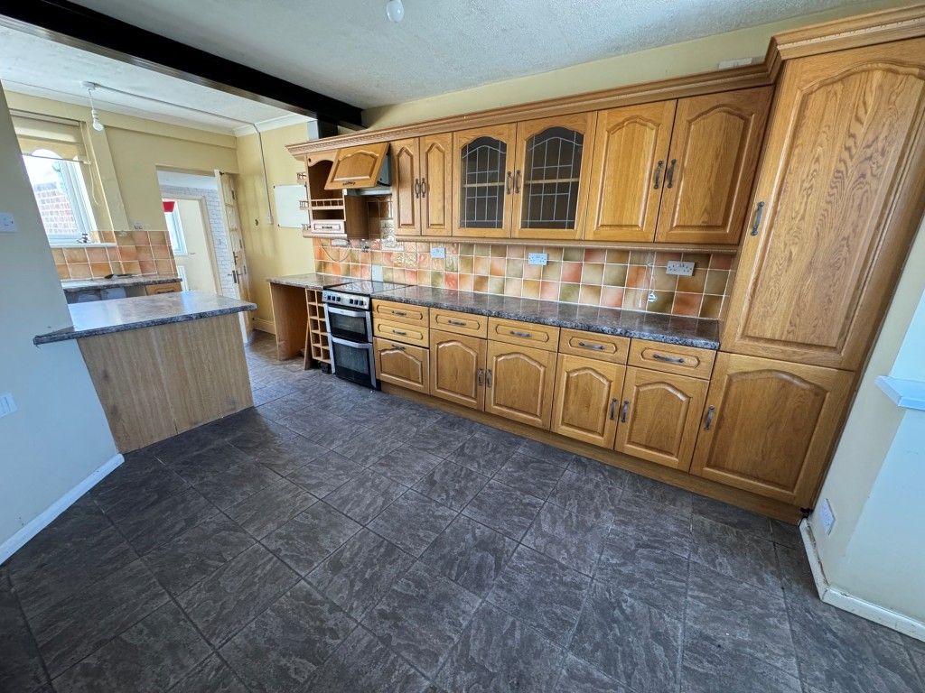 Property photo 3 of 16 Kitchen