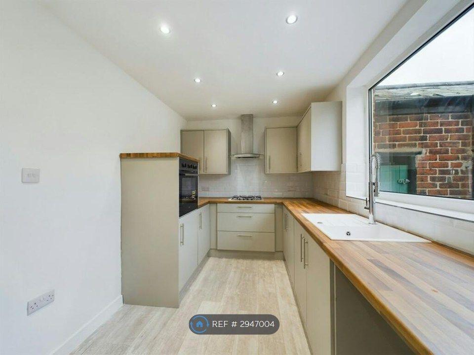 Property photo 1 of 8 Kitchen