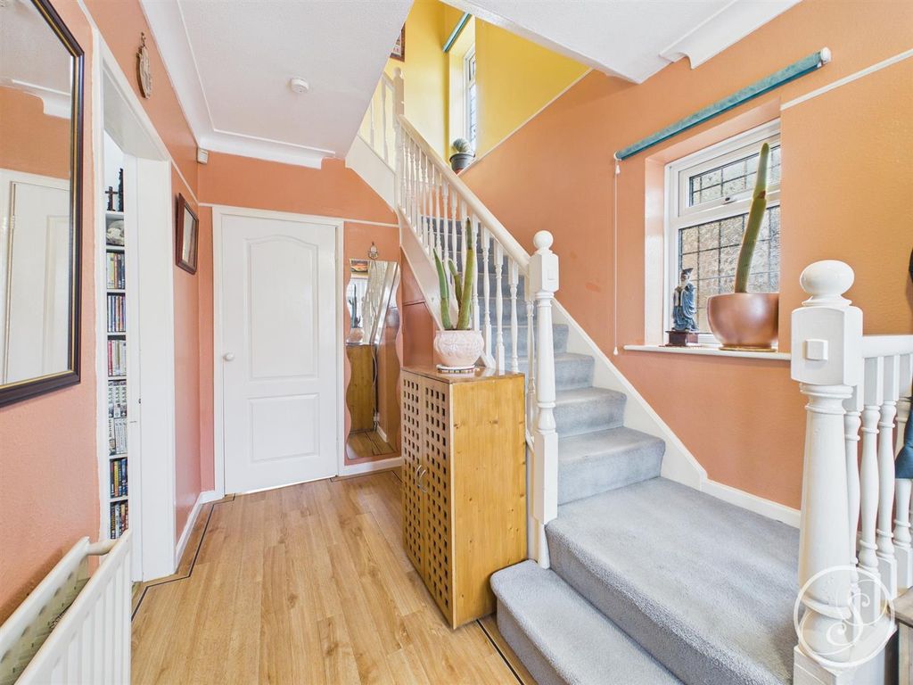 Property photo 2 of 22 Hallway